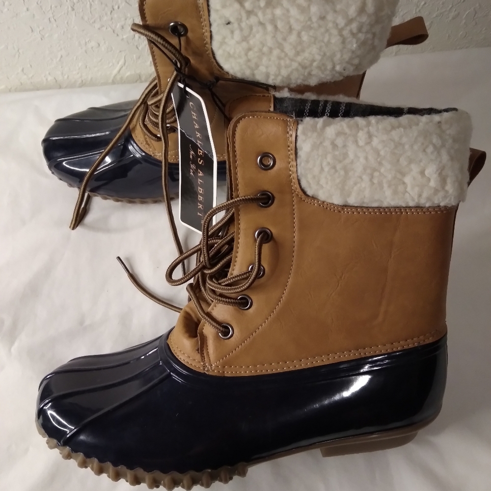 CHARLES ALBERT Women's , vegan leather upper, duck boot size 8